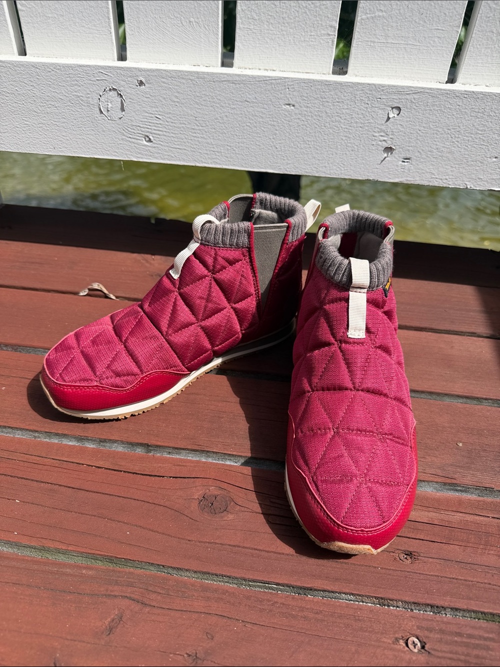 Teva comfortable quilted like camp shoes
